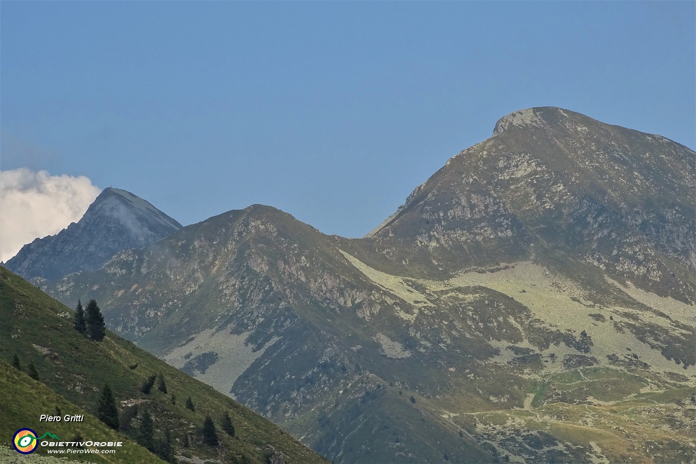 88 Zoom sulla cima del Monte Valegino (2415 m) a dx.JPG